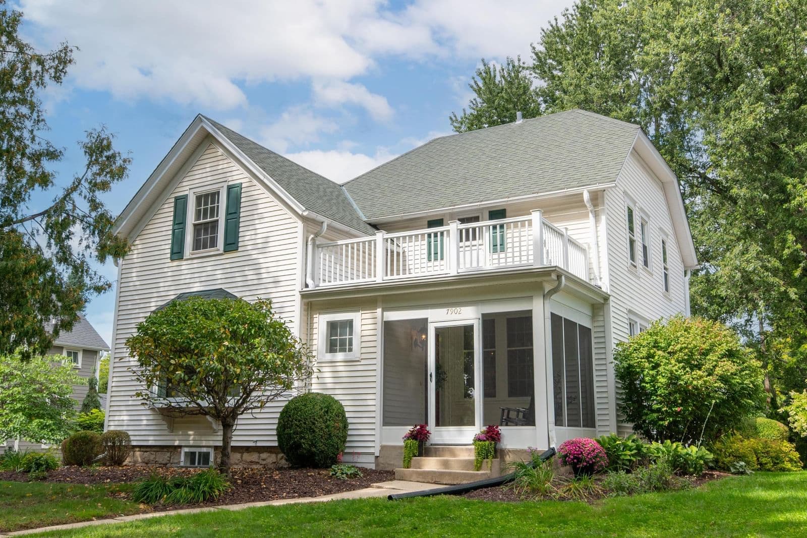 7902 Stickney Ave, Wauwatosa, WI 53213