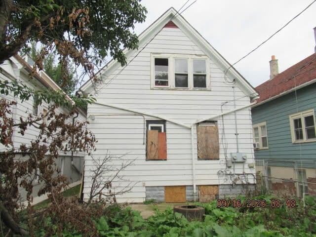 2424 Maple St, Milwaukee, WI 53204 3