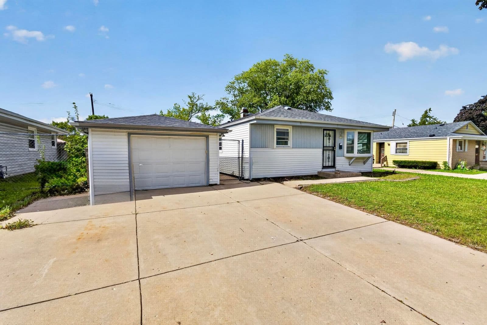 5765 89th St, Milwaukee, WI 53225 2