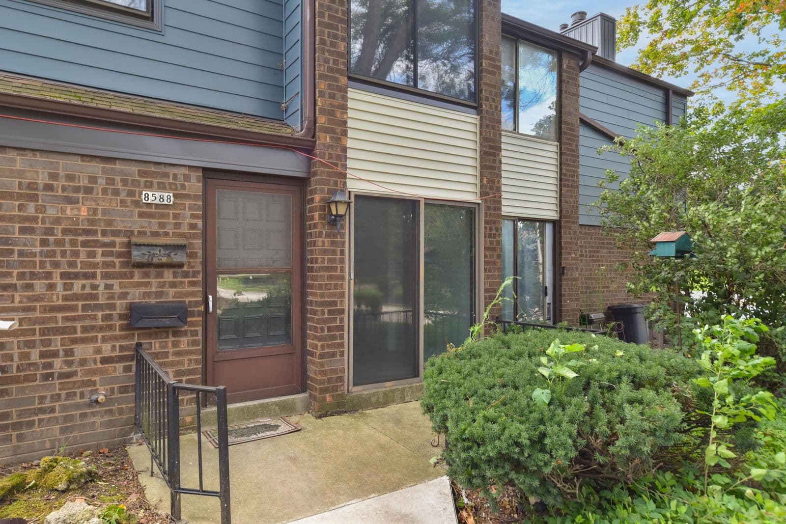8588 Servite Dr, Milwaukee, WI 53223 2
