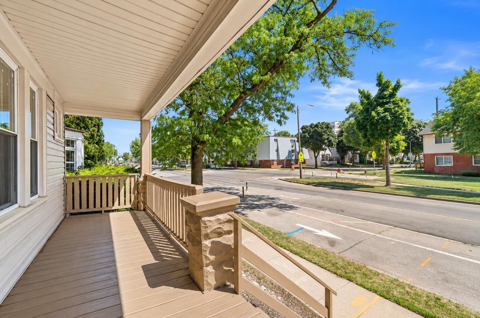 806 Lapham Blvd 5