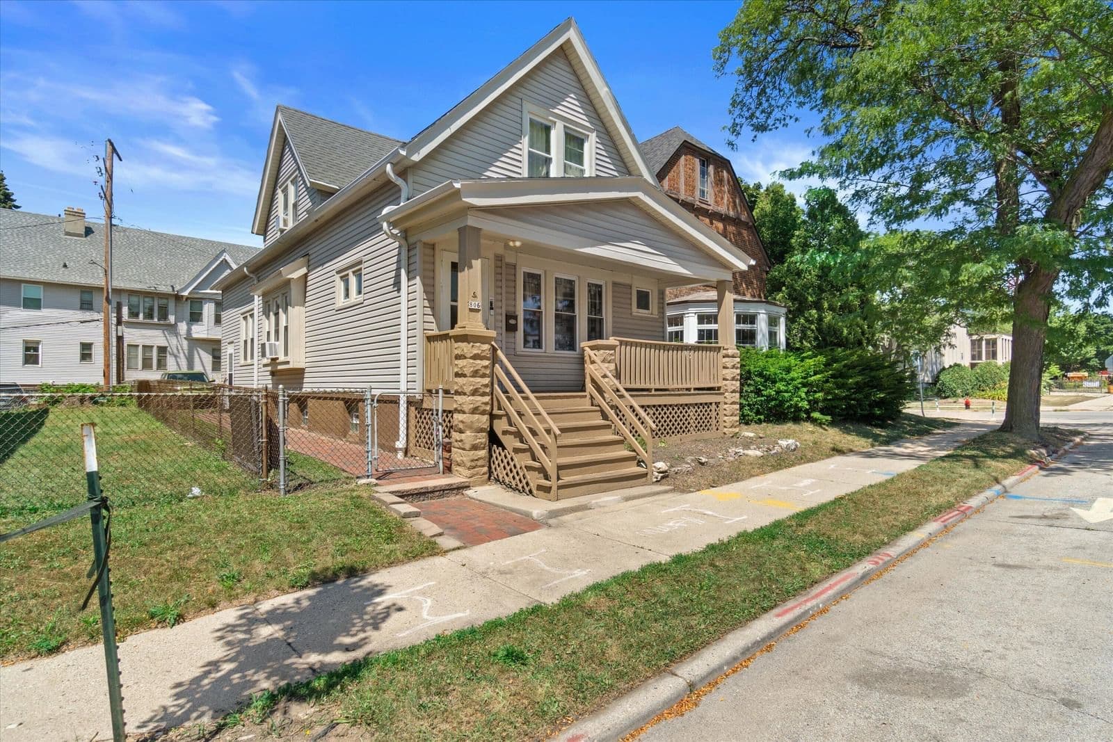 806 Lapham Blvd 4