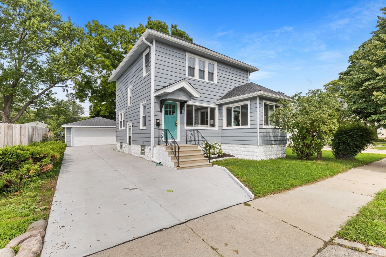 2559 84th St, West Allis, WI 53227