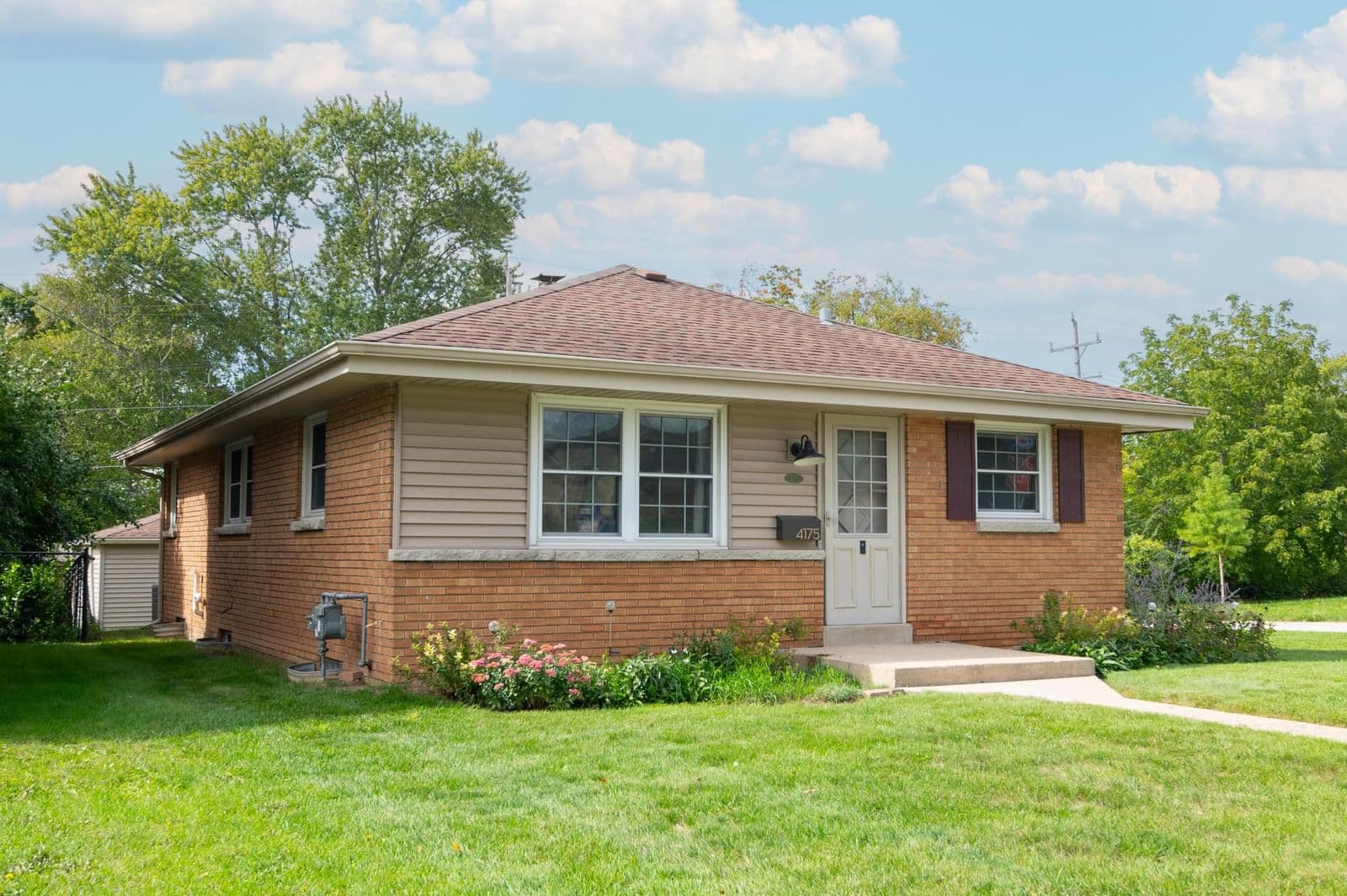 4175 92nd St, Wauwatosa, WI 53222