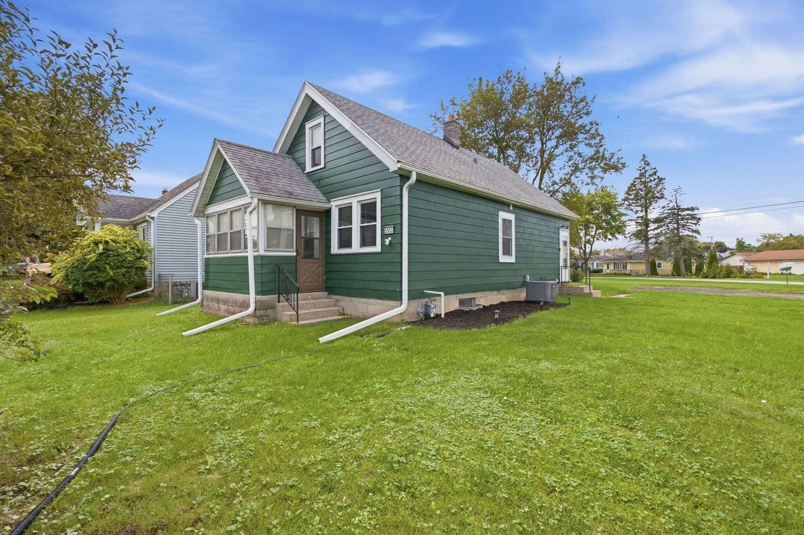 5953 Phillips St, Greenfield, WI 53221 2