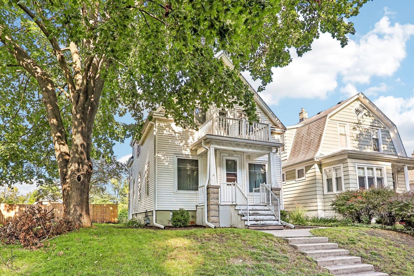 6644 Hillside Ln, Wauwatosa, WI 53213 3