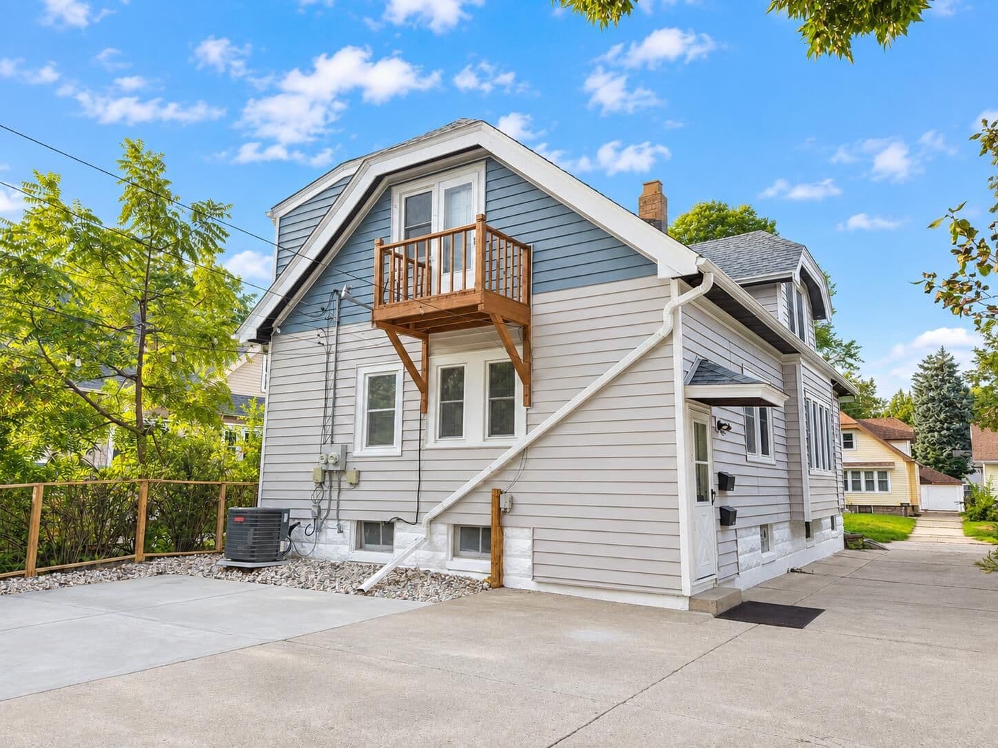 8215-8217 Portland Ave 4
