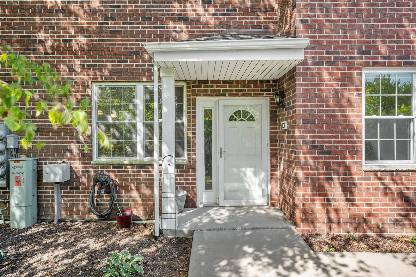 8485 Ashbury Ln, Oak Creek, WI 53154