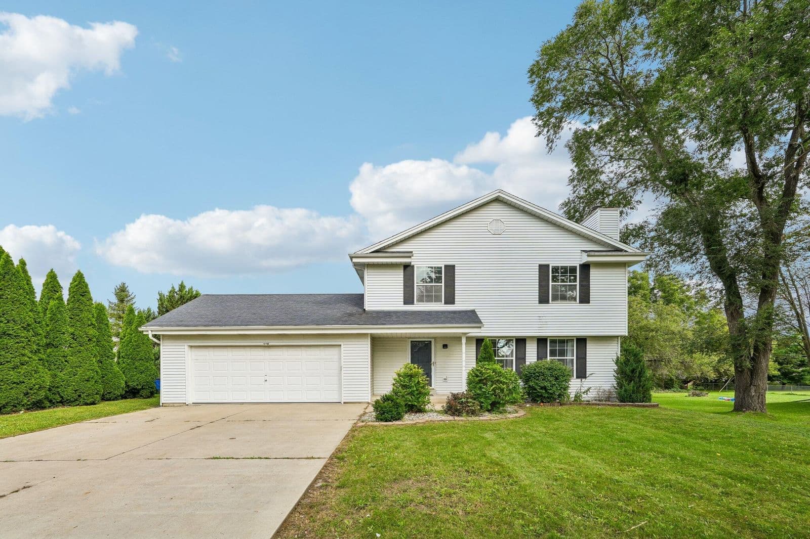 970 Mackinac Ave, Oak Creek, WI 53154 2
