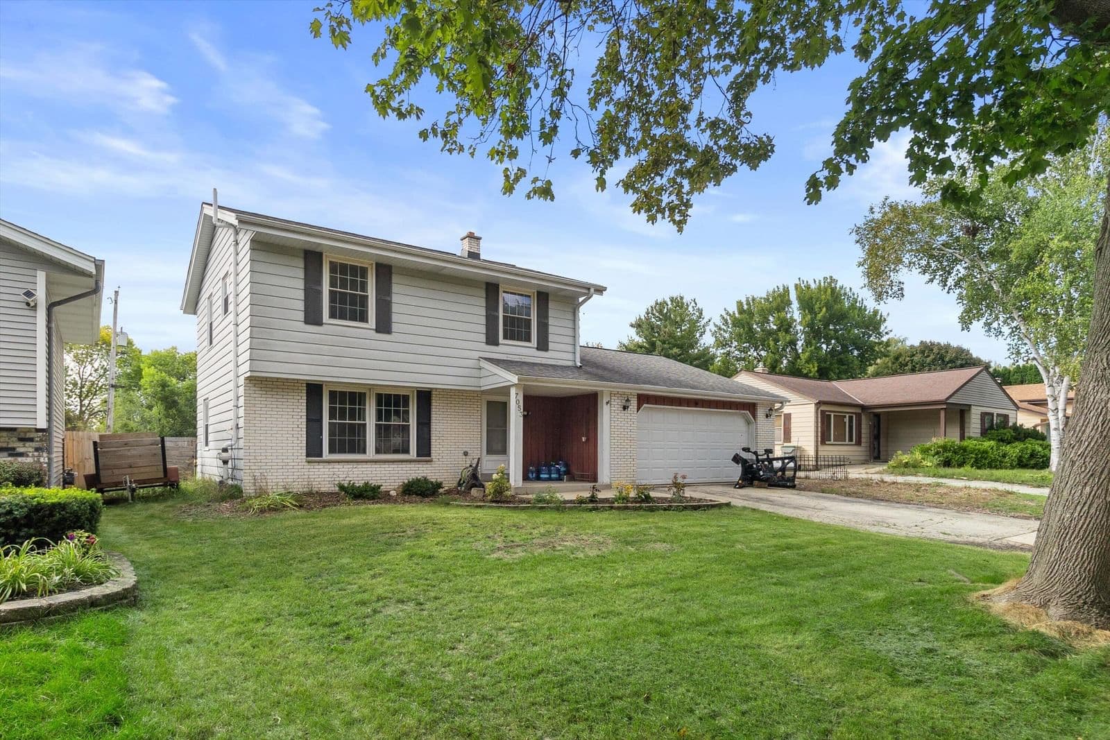 7053 45th St, Milwaukee, WI 53223 2