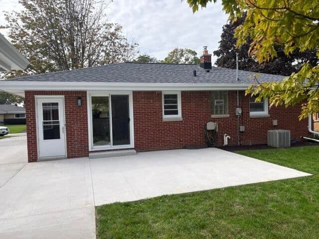 4428 63rd St, Greenfield, WI 53220 3