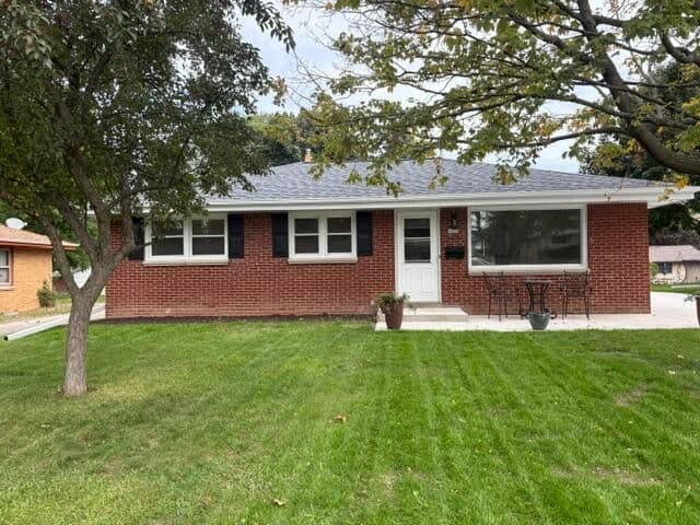 4428 63rd St, Greenfield, WI 53220