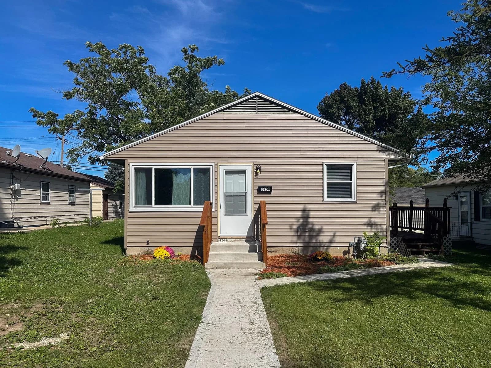 8208 Keefe Ave, Milwaukee, WI 53222 2