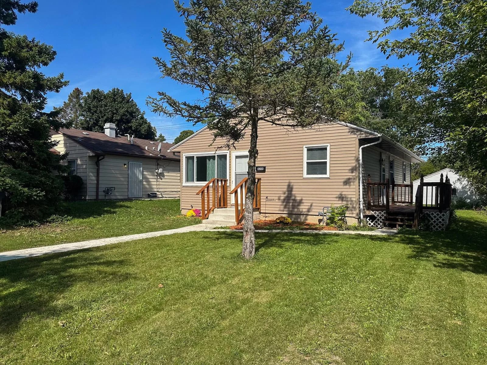 8208 Keefe Ave, Milwaukee, WI 53222