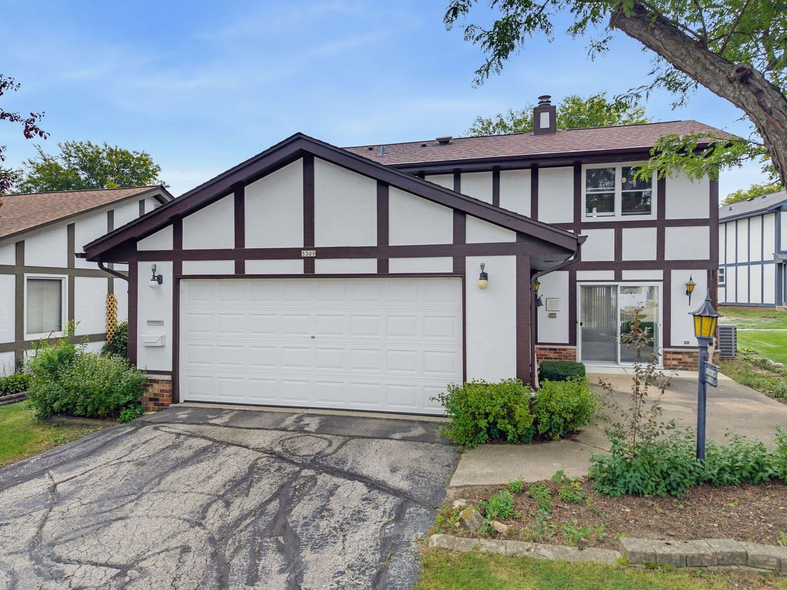 5309 S Somerset Ln, Greenfield, WI 53221 3