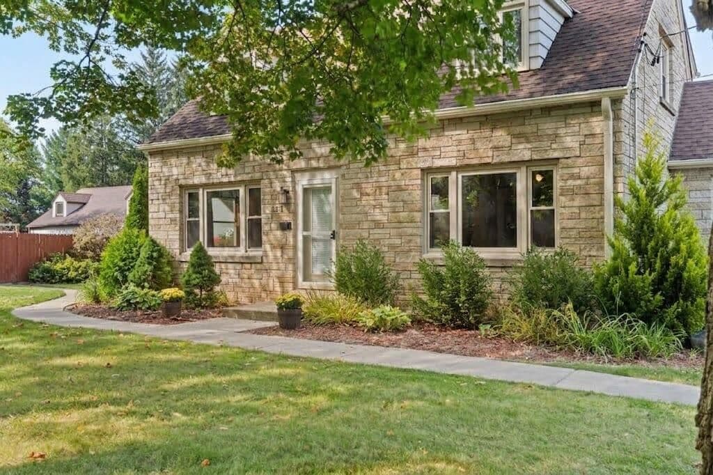 12312 McShane Rd, Franklin, WI 53132