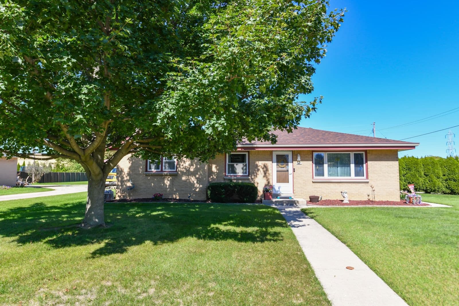 6220 Van Norman Ave, Greenfield, WI 53220 2