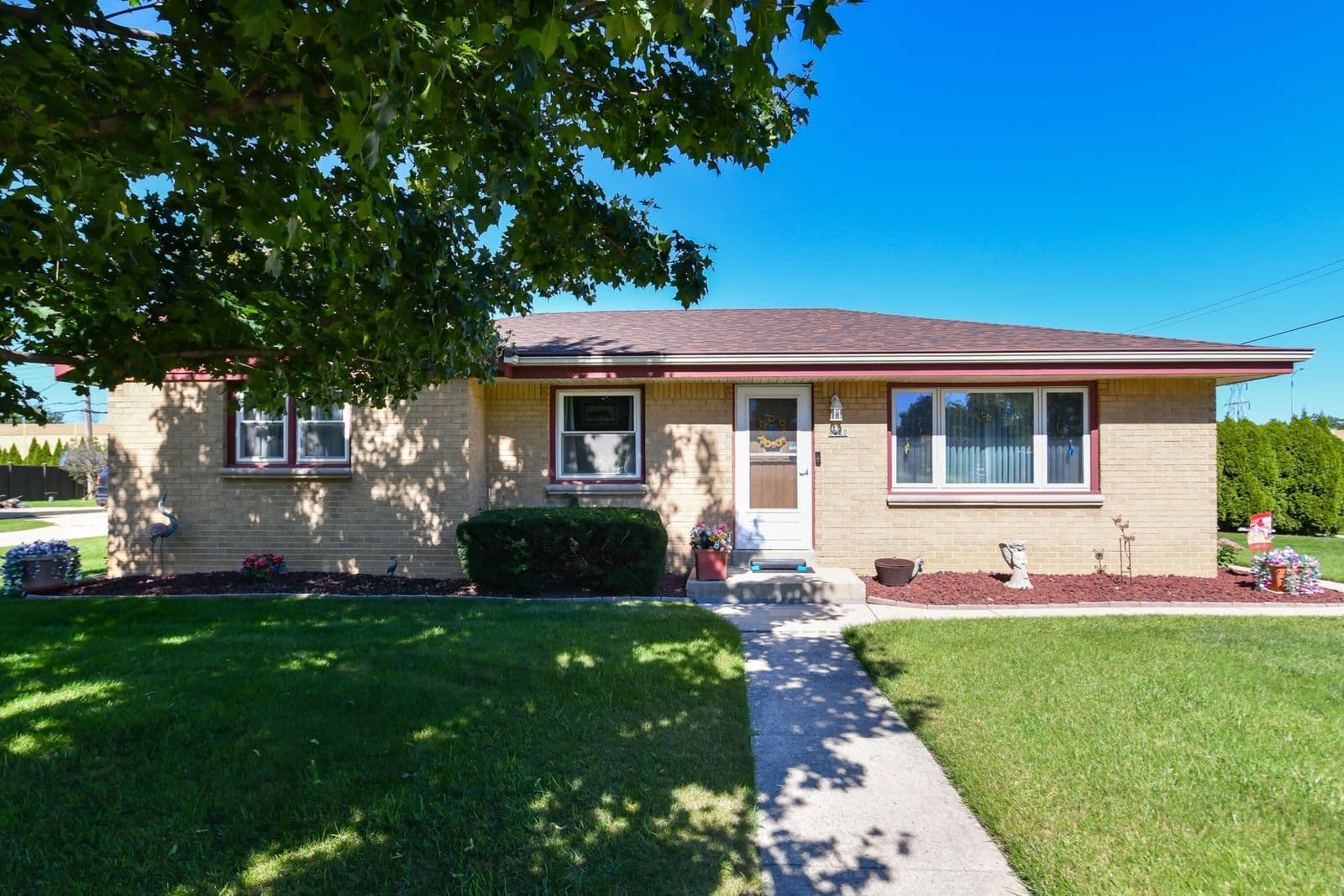 6220 Van Norman Ave, Greenfield, WI 53220