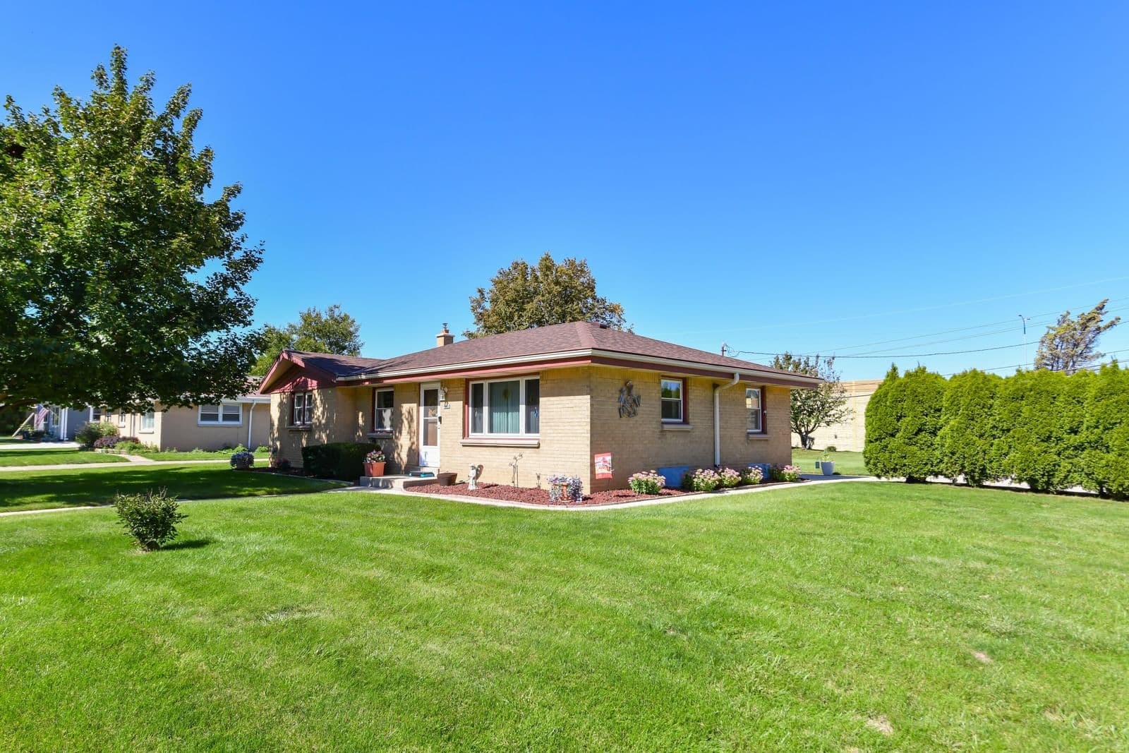 6220 Van Norman Ave, Greenfield, WI 53220 3