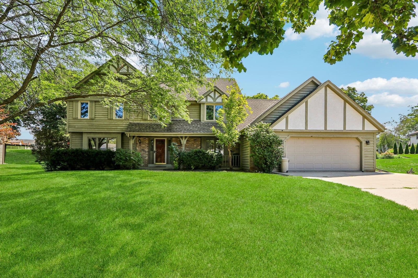 7586 E Francis Ct, Franklin, WI 53132