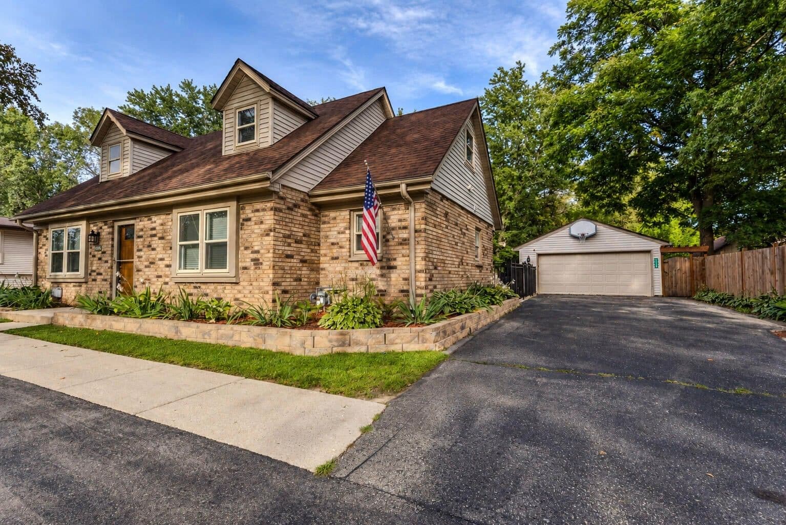 10166 Nicholson Rd, Oak Creek, WI 53154 2