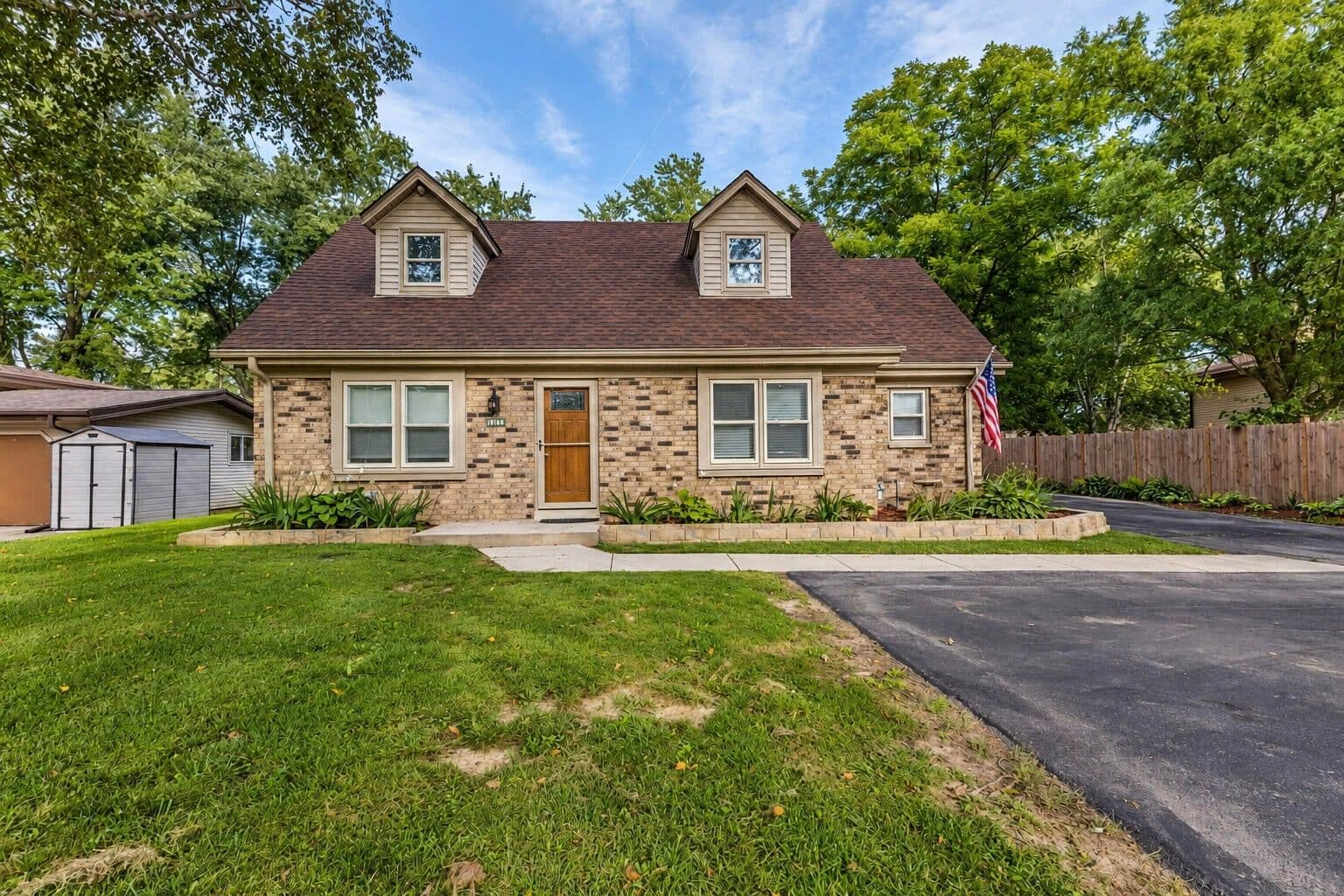 10166 Nicholson Rd, Oak Creek, WI 53154