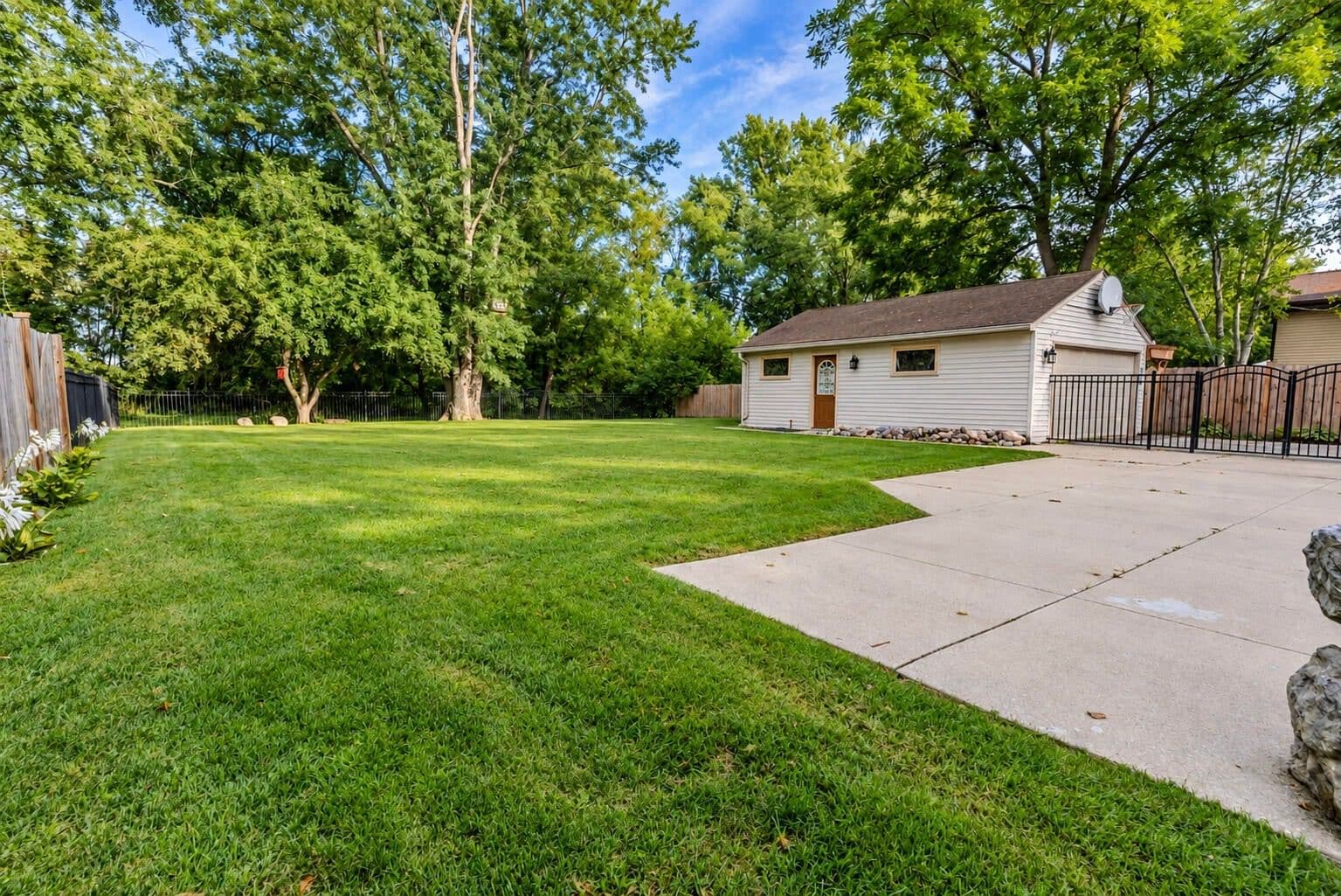 10166 Nicholson Rd, Oak Creek, WI 53154 3