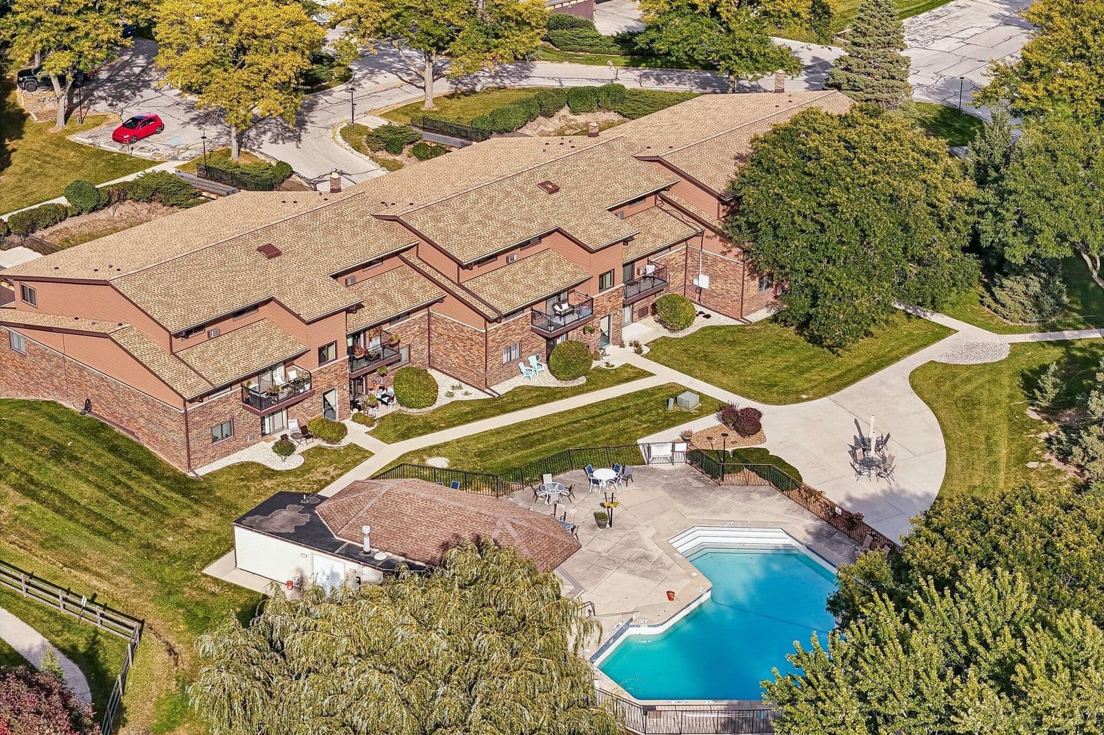 8560 Waterford Ave, Greenfield, WI 53228 2