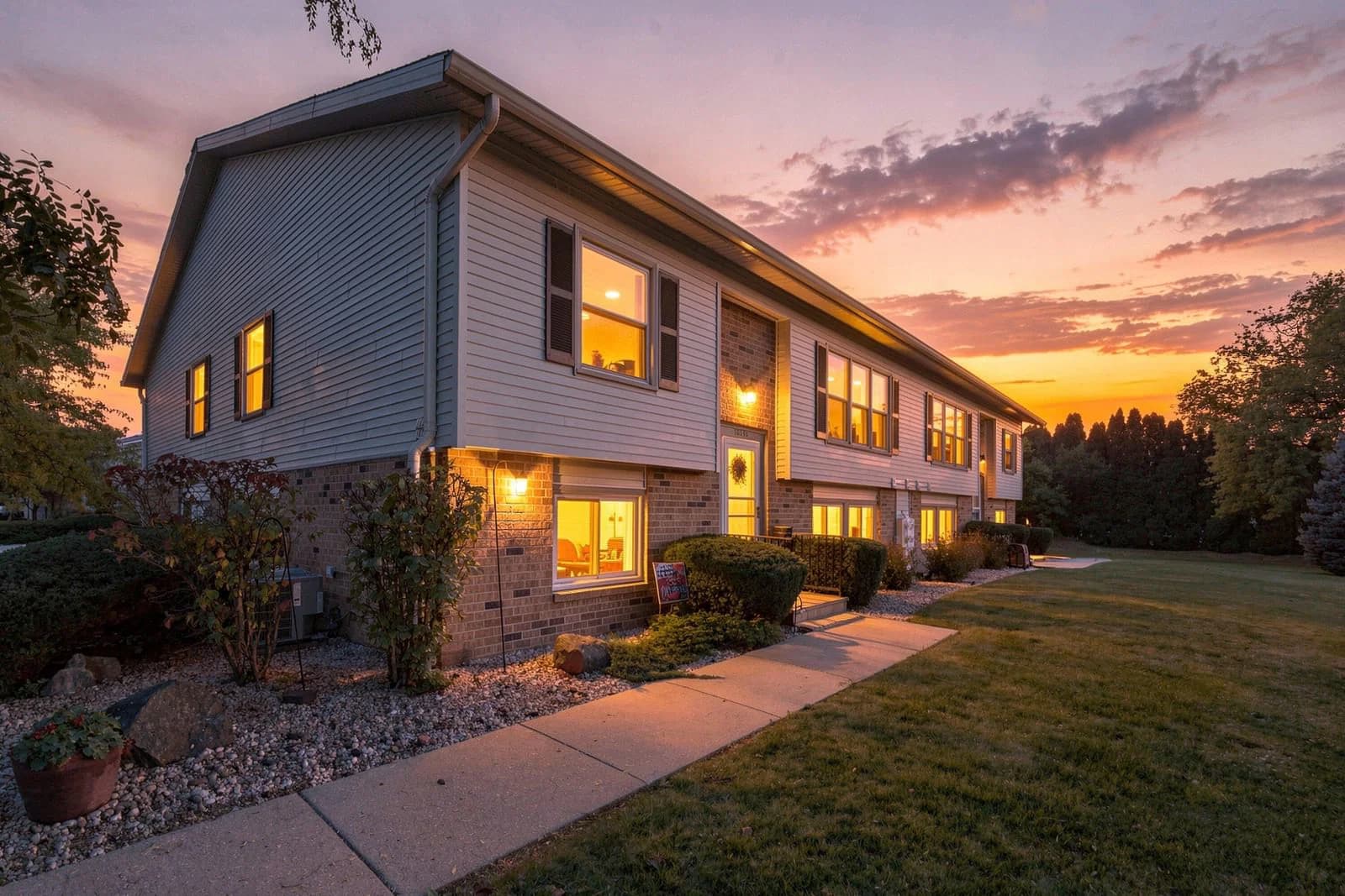 10248 Parkedge Cir, Franklin, WI 53132