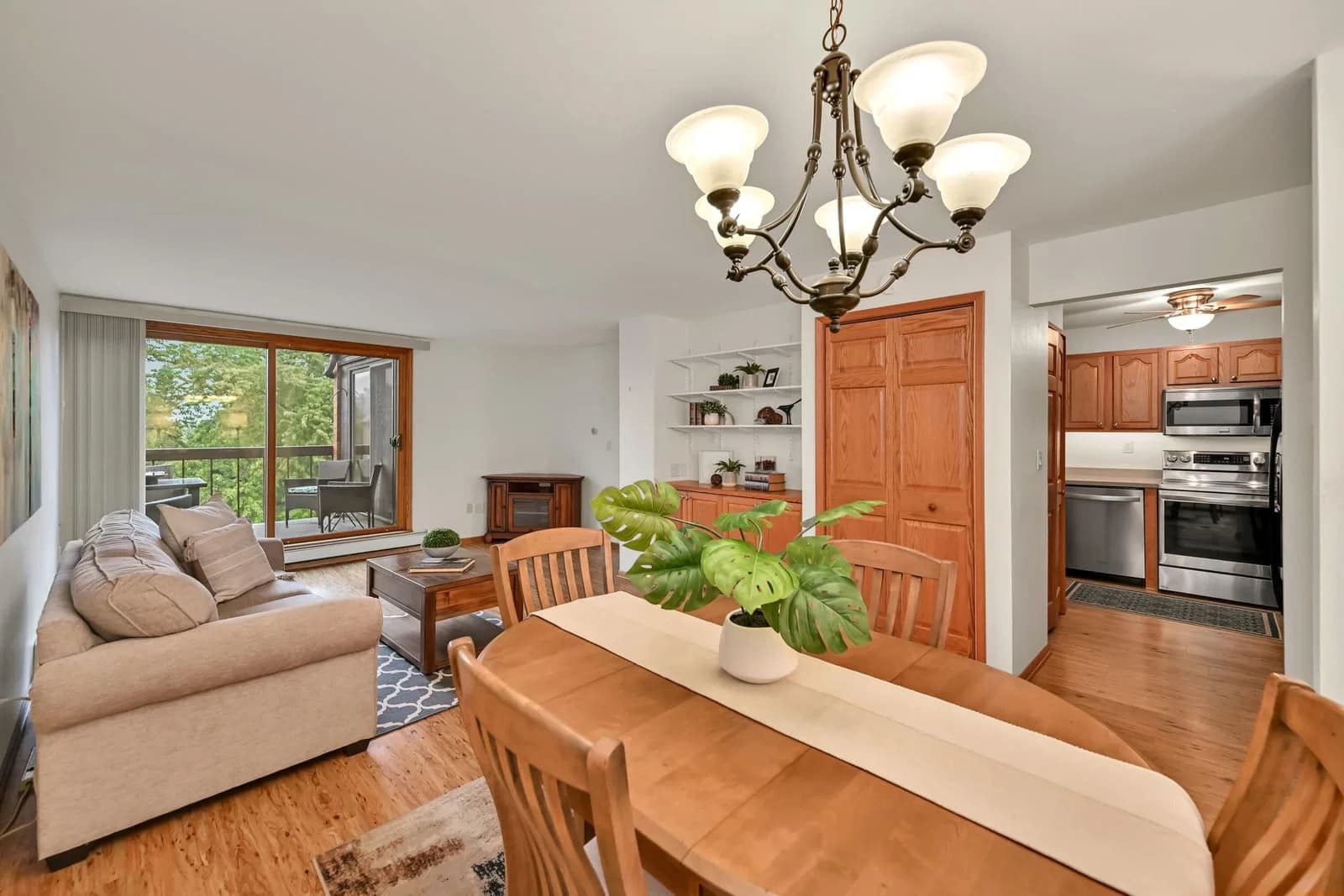 6100 Stonehedge Dr, Greenfield, WI 53220 3