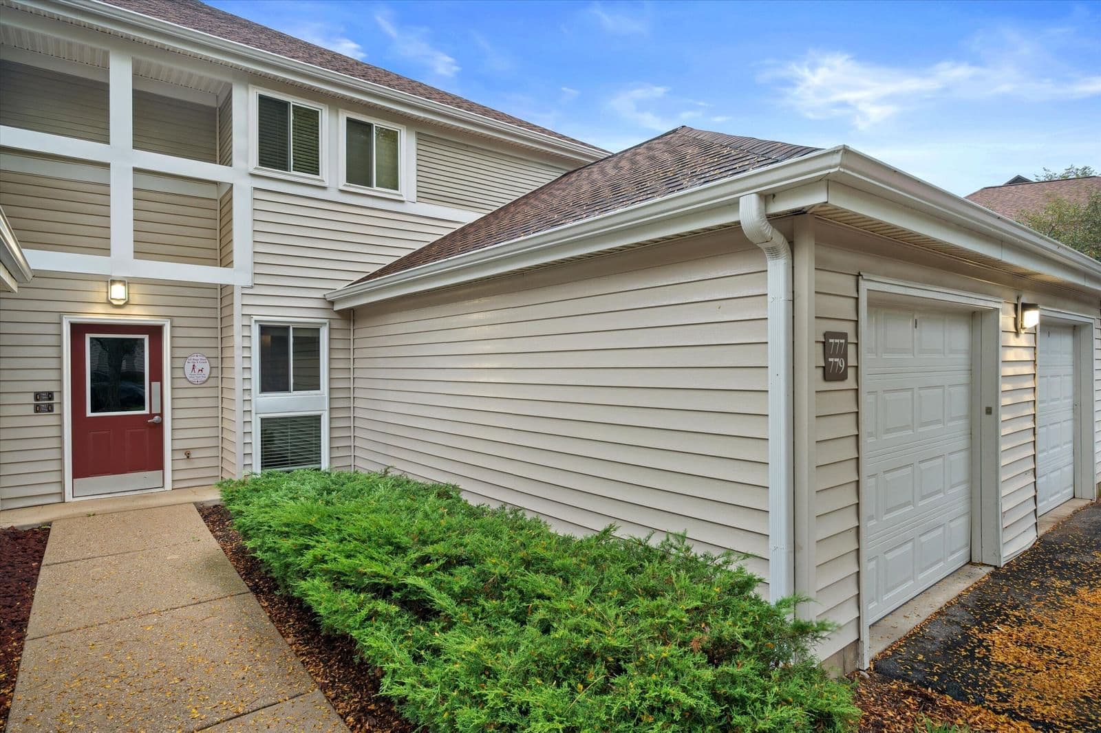 779 Puetz Rd, Oak Creek, WI 53154 3