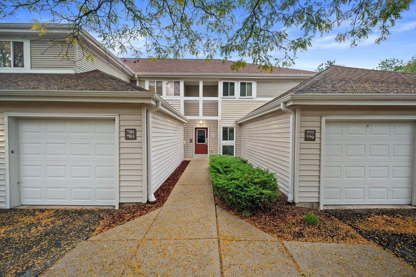 779 Puetz Rd, Oak Creek, WI 53154