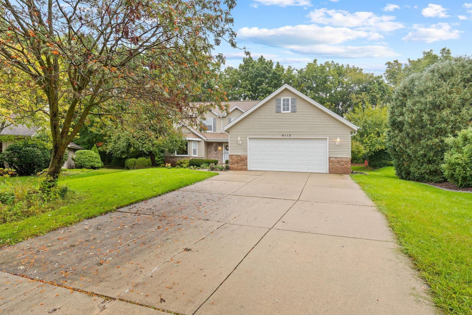 4110 Carpenter Ave, Greenfield, WI 53221 3