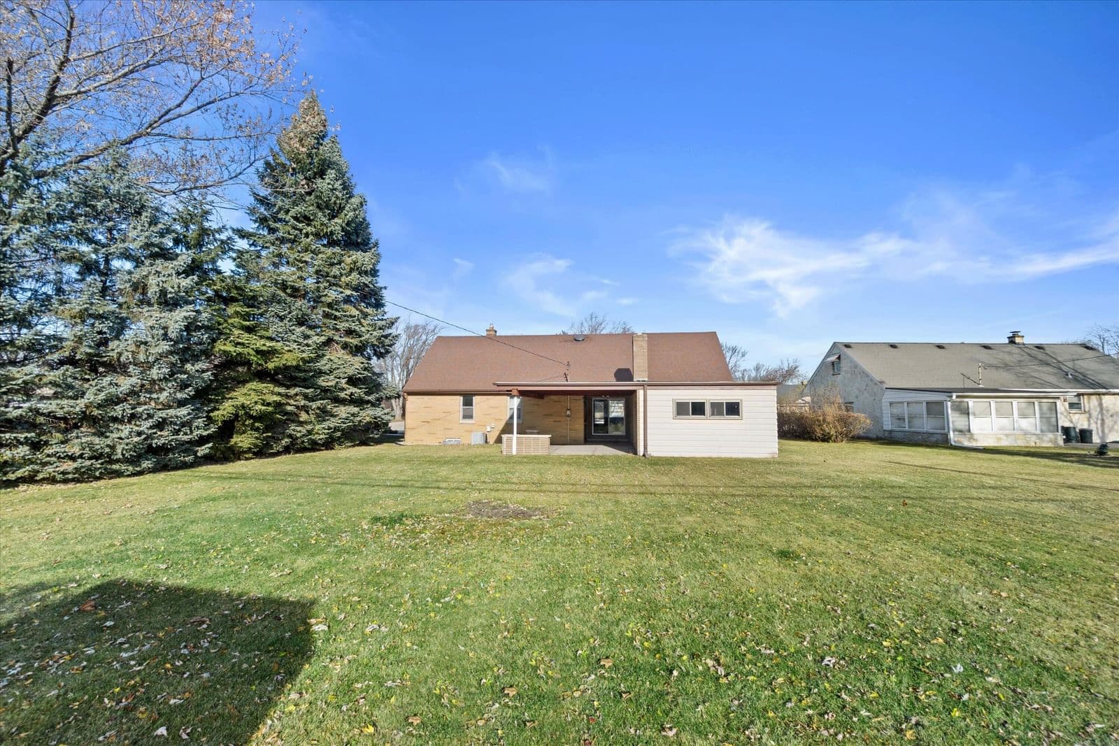 7921 Whitaker Ave, Greenfield, WI 53220 2