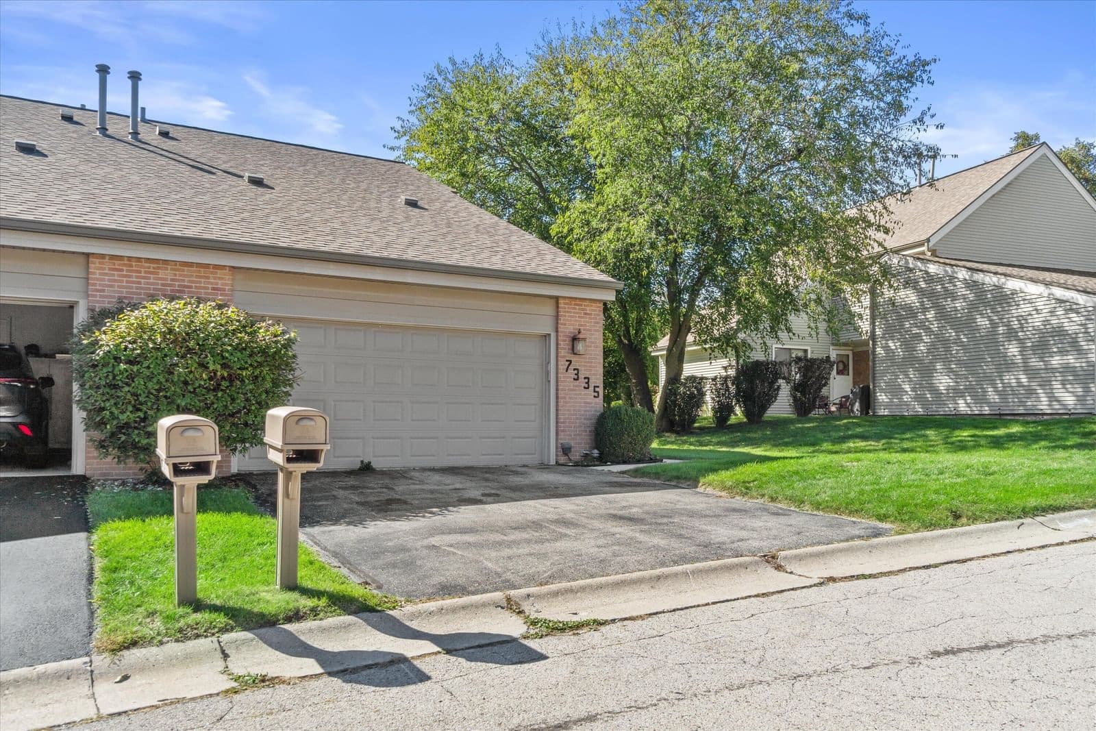 7335 Delaine Dr, Oak Creek, WI 53154