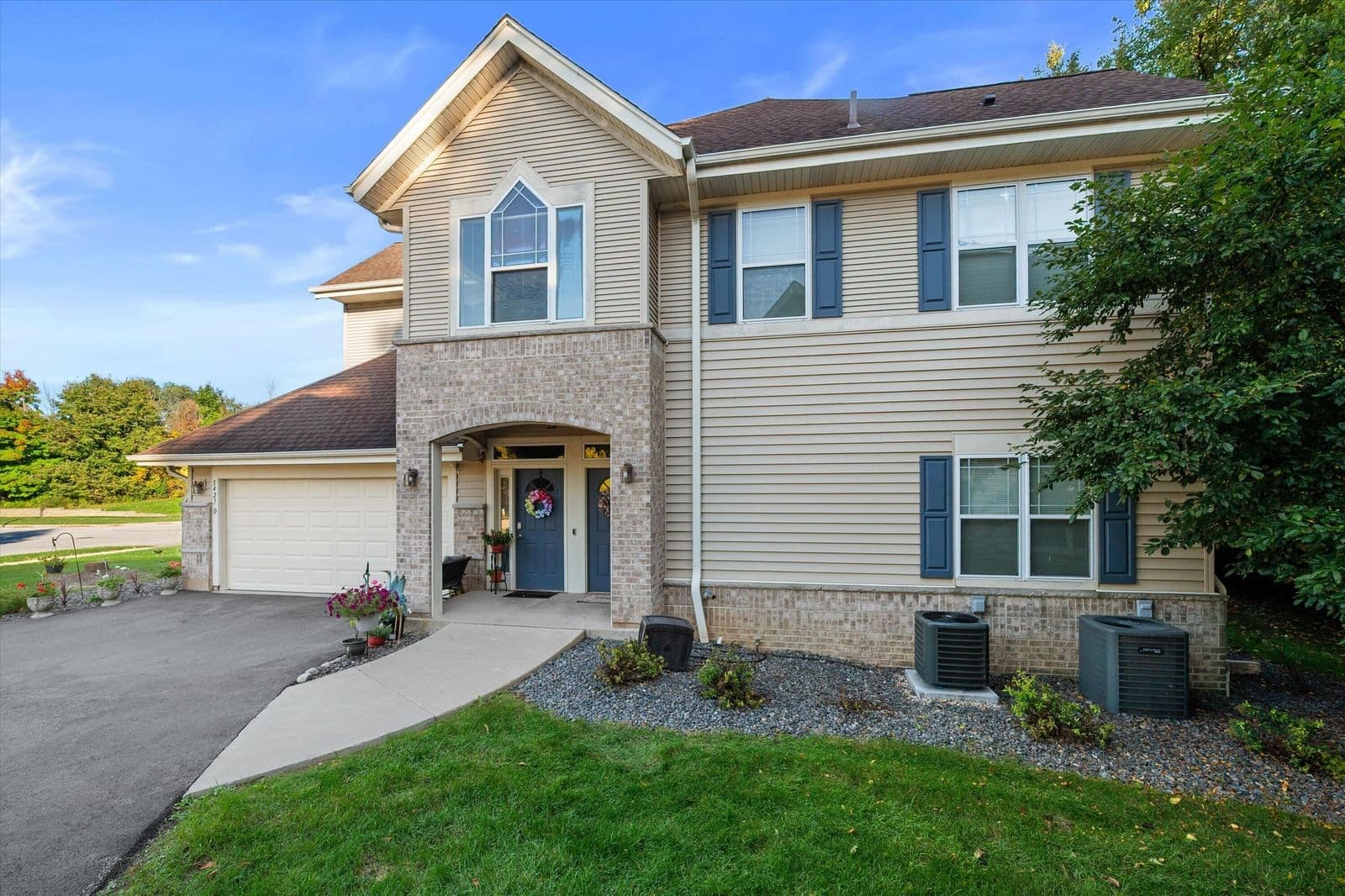 5427 Cobblestone Way, Franklin, WI 53132