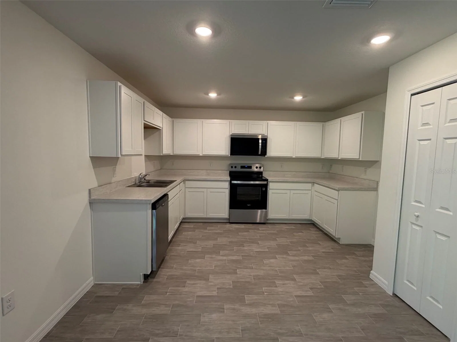 880 HUDSON VALLEY 4