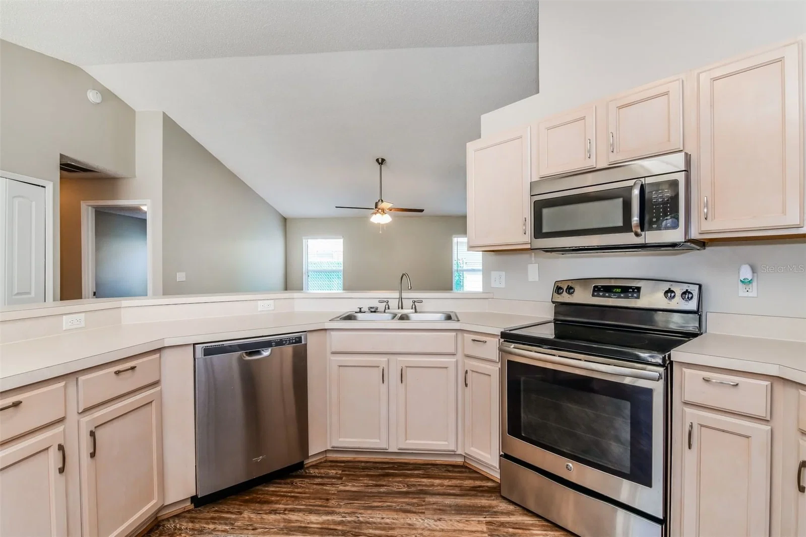 8615 CAVENDISH 5