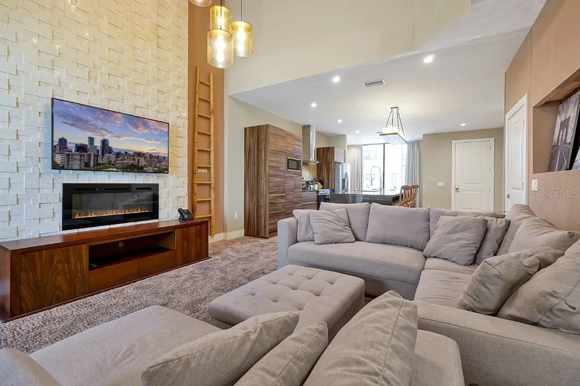 3112 ROCKEFELLER Way 5