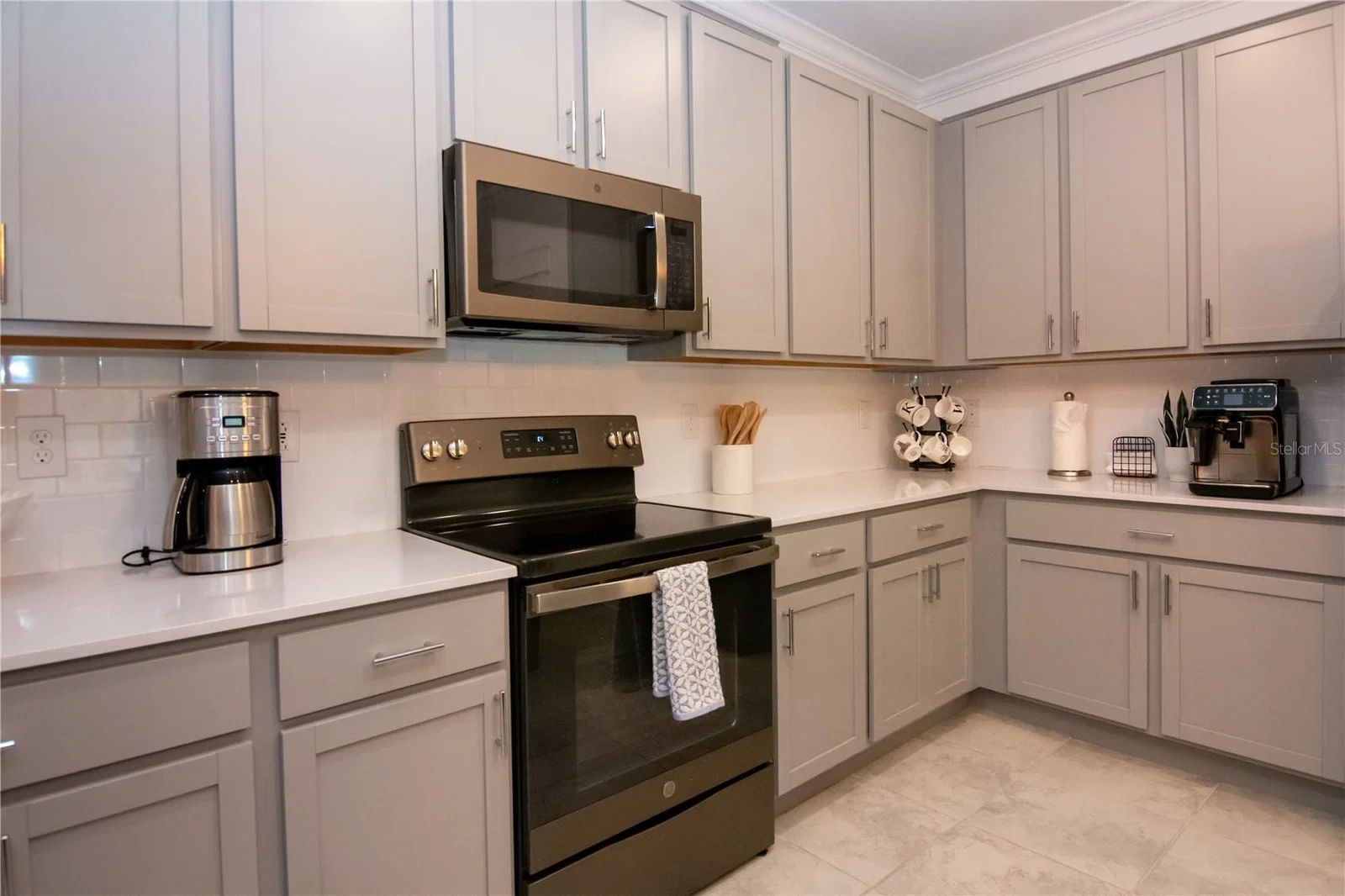 2006 MYRTLE PINE Street 5