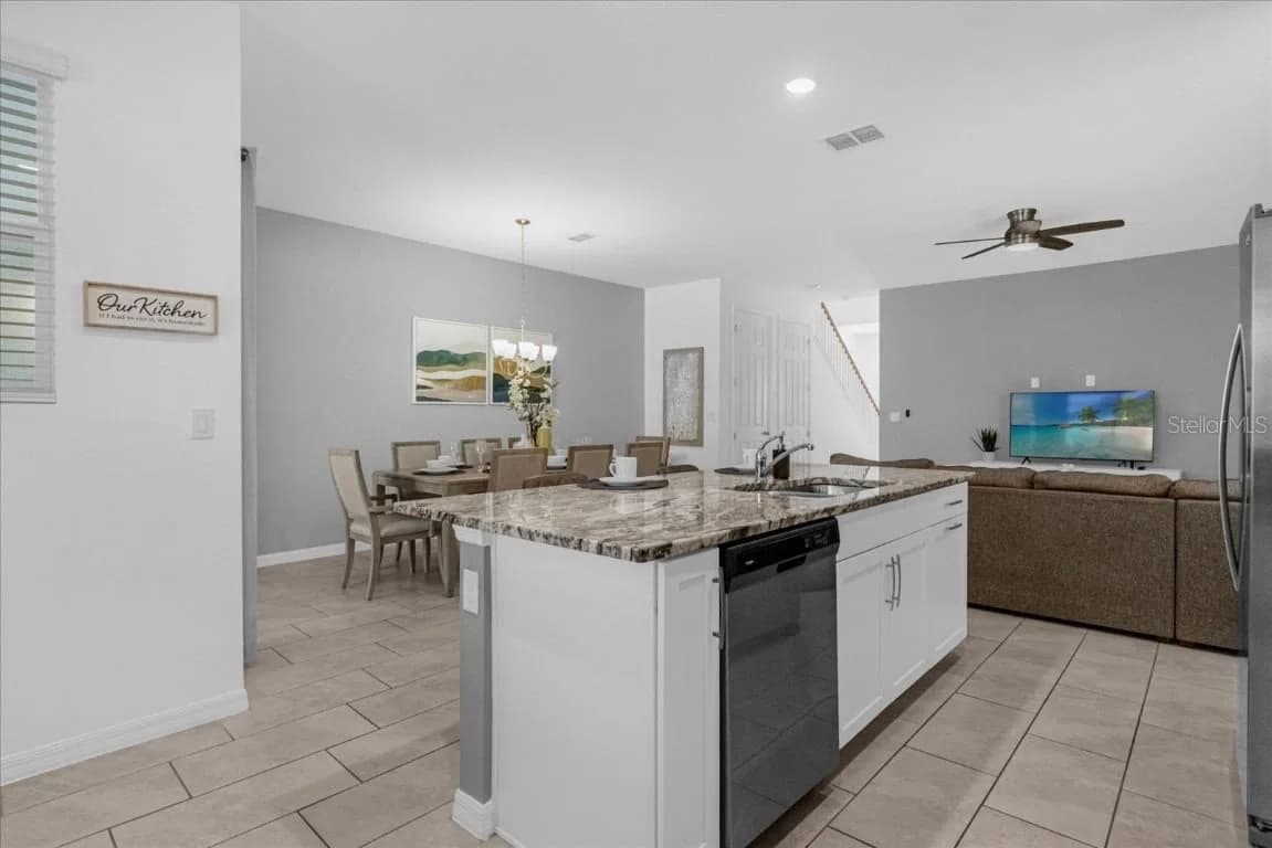 1644 TROPICAL PALMS Circle 5