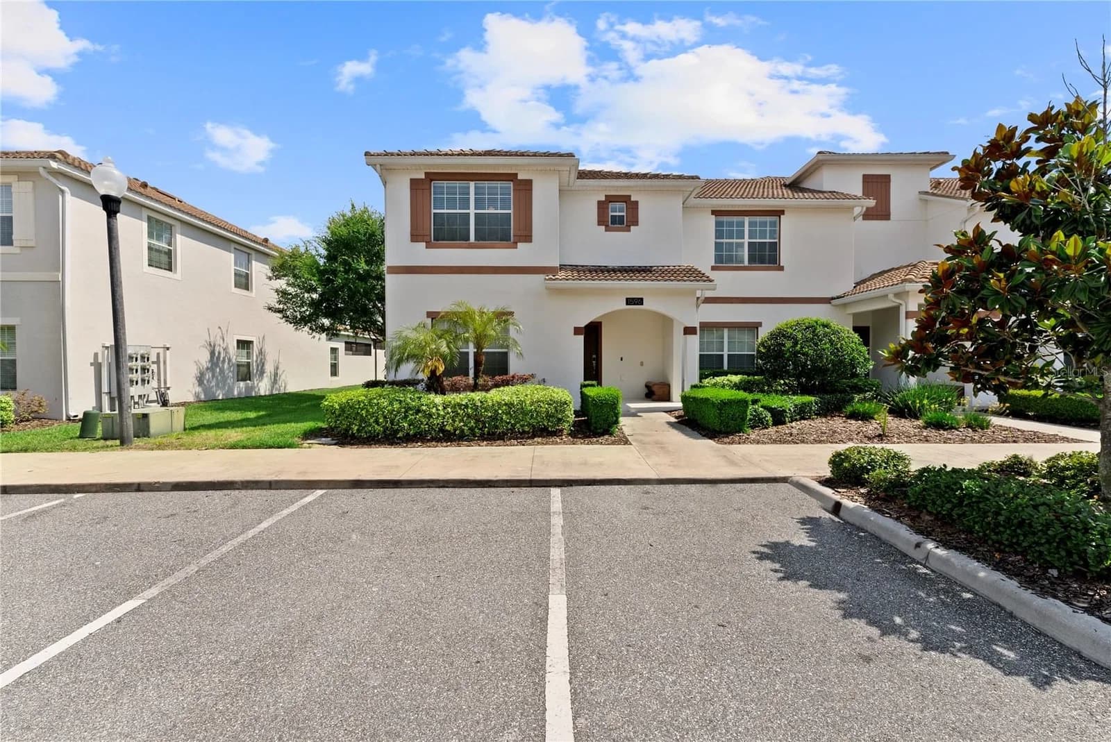 1596 MOON VALLEY 2