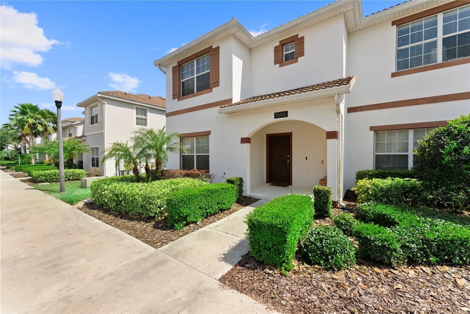 1596 MOON VALLEY 4
