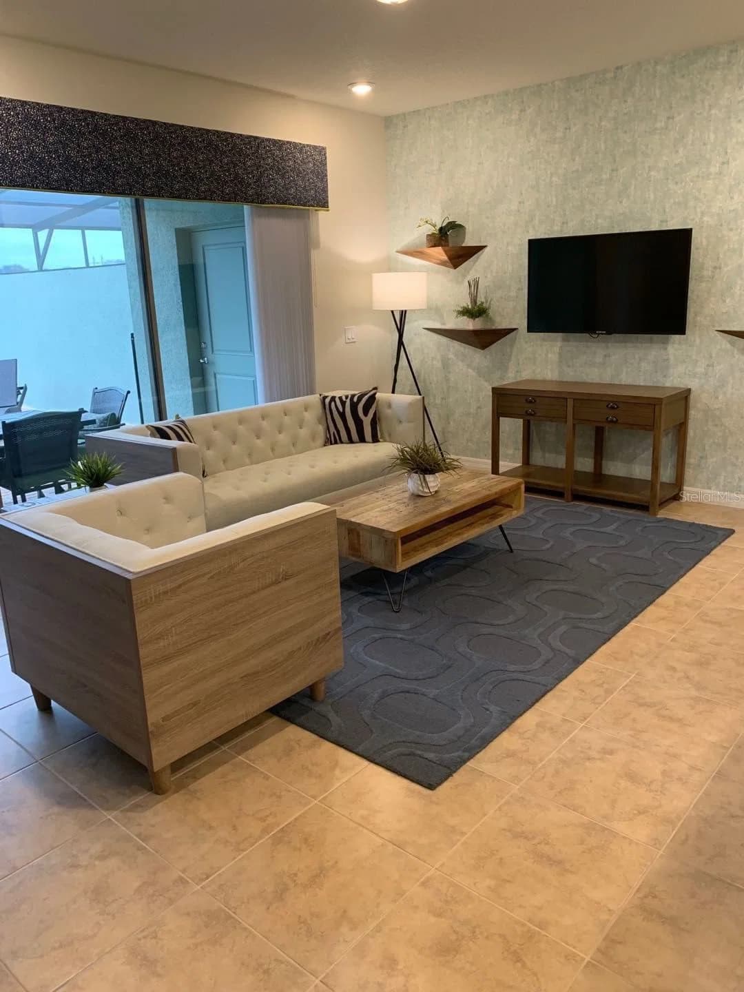 2452 DUBAI ST 4