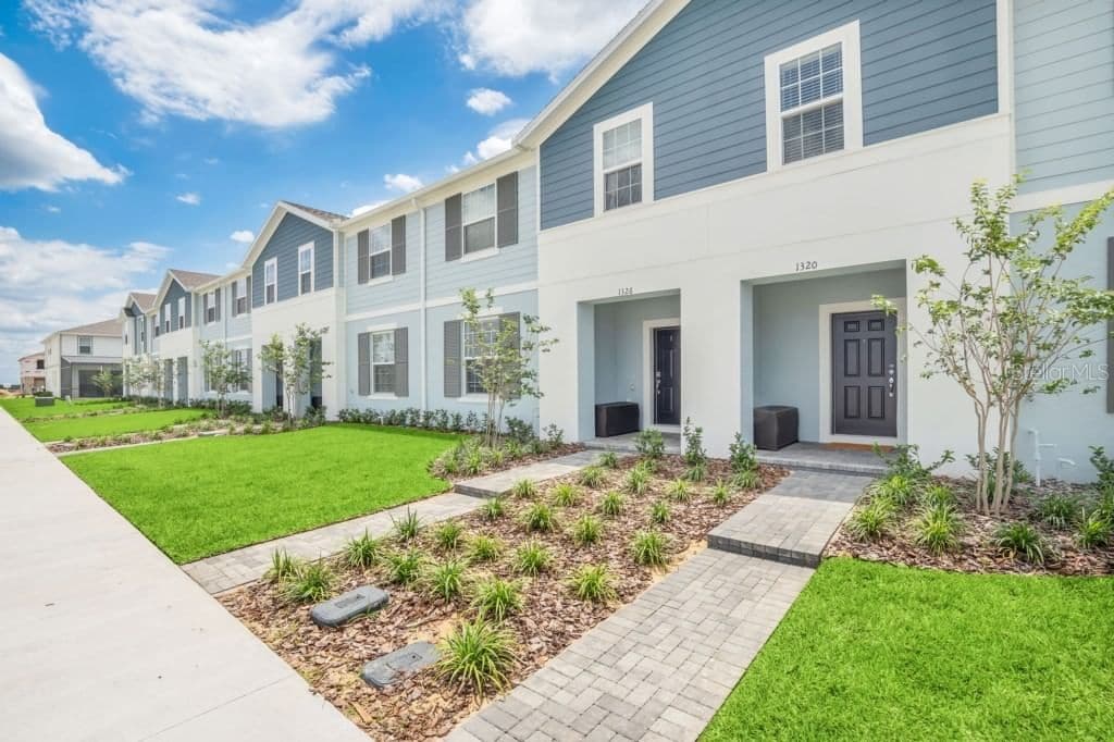 1320 LAVA TREE DR 2