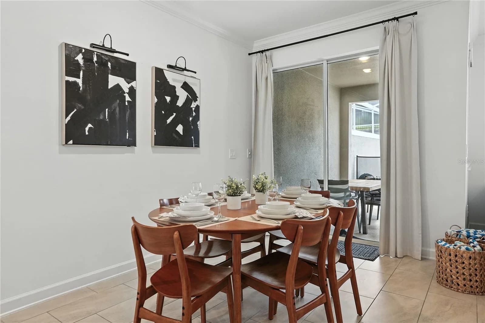 1156 KINGSBARN 4