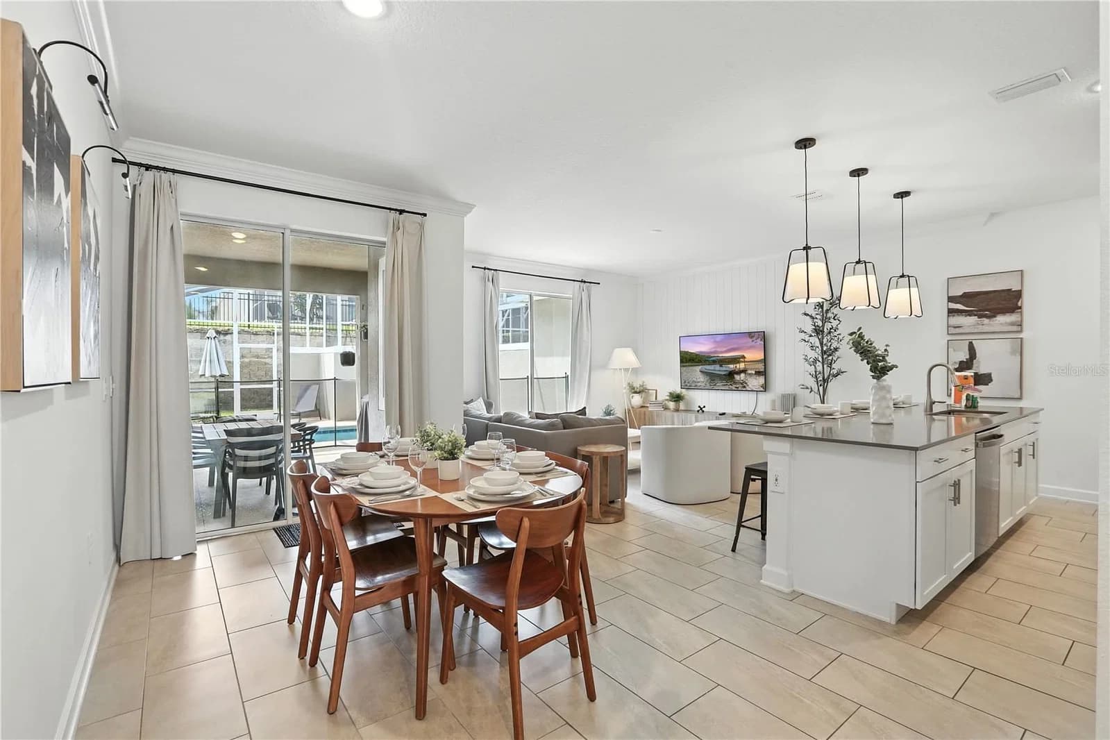 1156 KINGSBARN 5