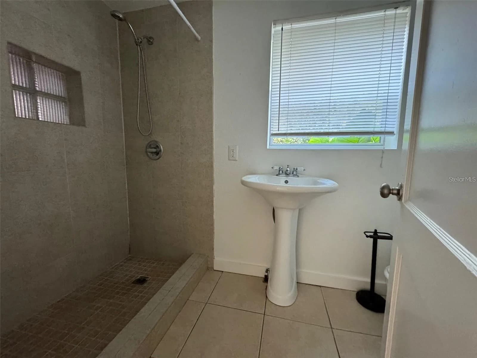 2547 MILLS Avenue #2 5