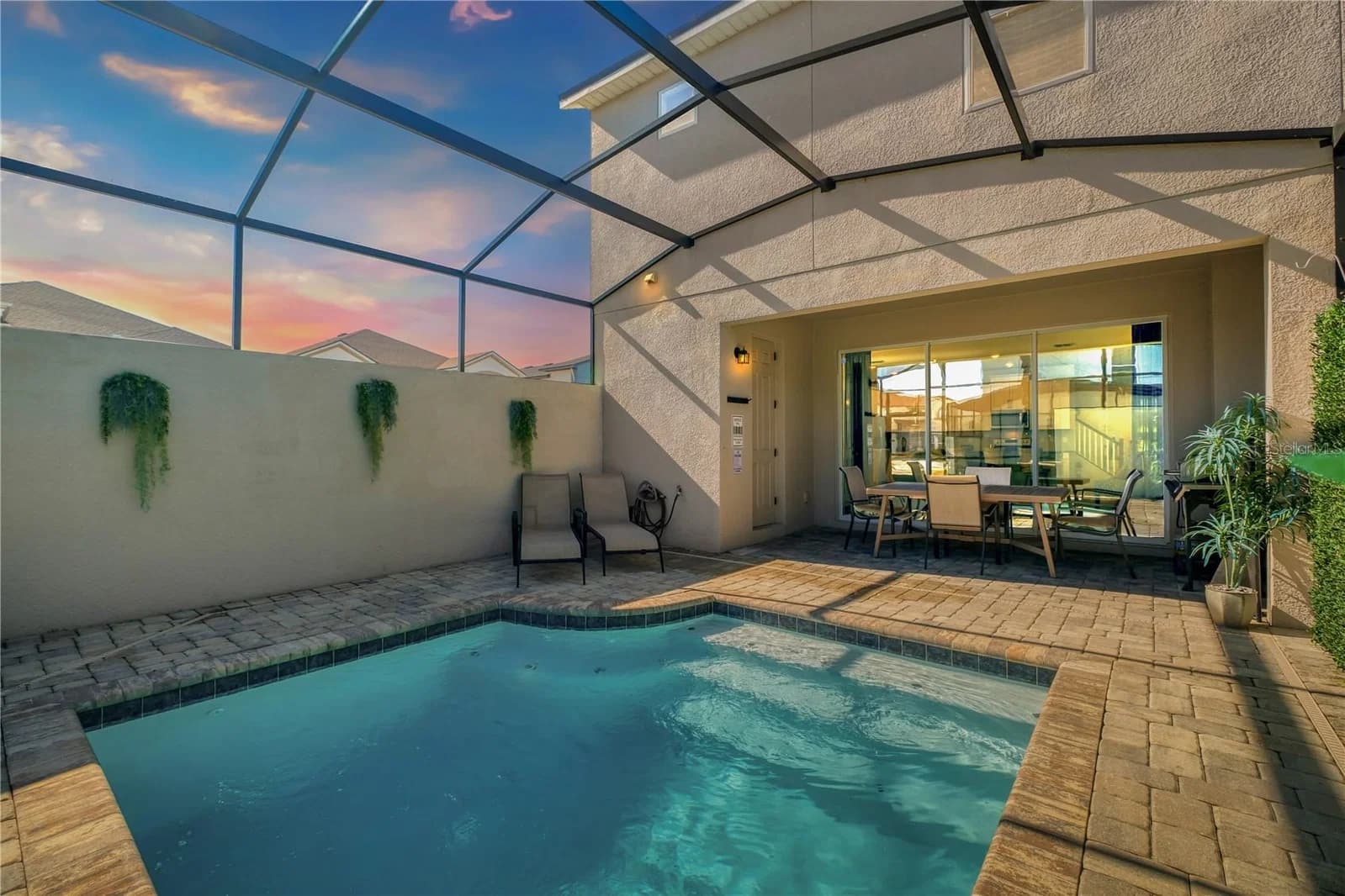 1700 TROPICAL PALMS 4