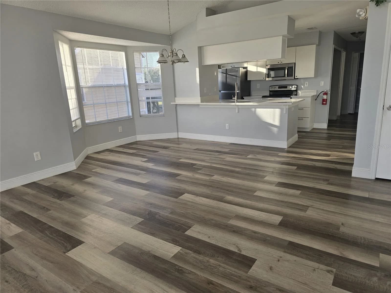 2494 SWEETWATER CLUB 5